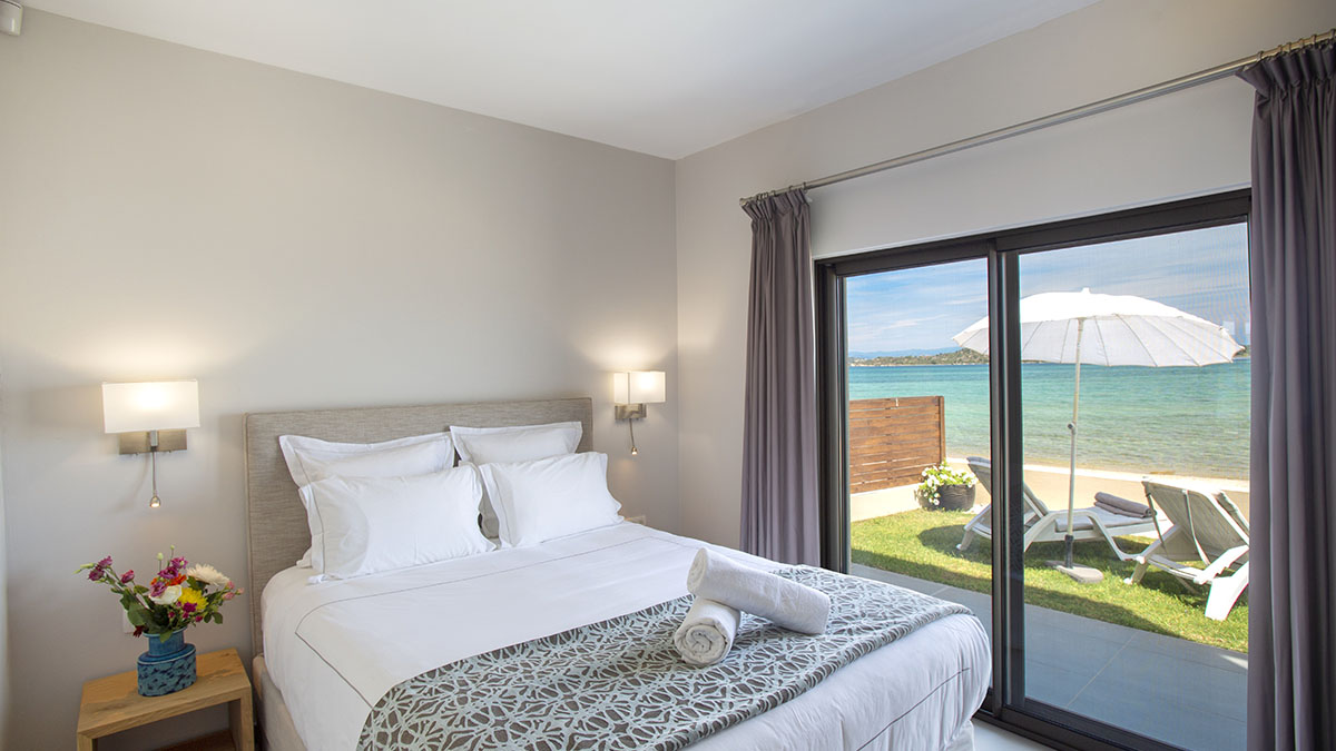 Beach Front Villa (+external studio) 